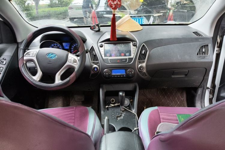 Used Hyundai ix35 2015 2.0L Automatic 2WD Smart Type China IV Center Console