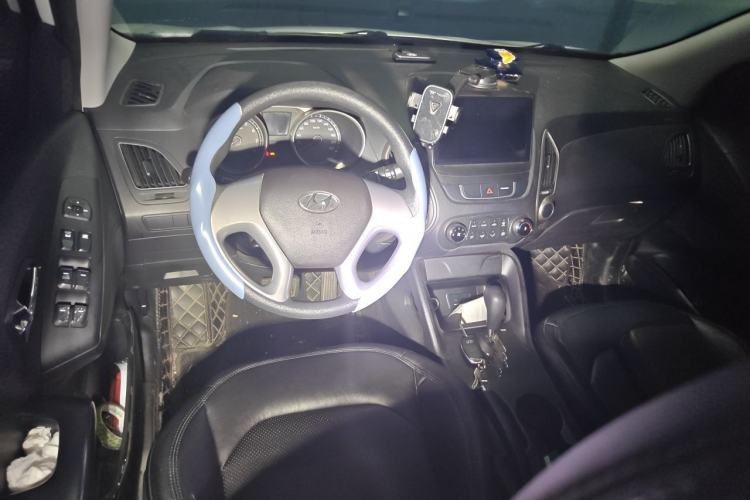 Used Hyundai ix35 2015 2.0L Automatic 2WD Comfort Edition China V Standard Center Console