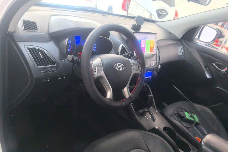 Used Hyundai ix35 2015 2.0L Automatic 2WD Smart Version China V Standard Center Console