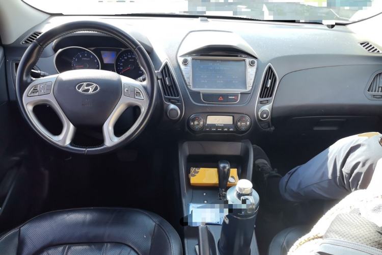 Used Hyundai ix35 2015 2.0L Automatic 2WD Smart Version China V Standard Center Console
