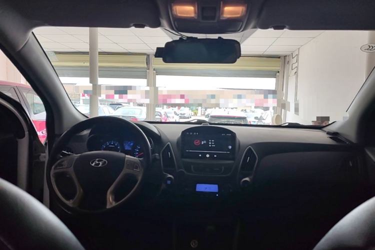 Used Hyundai ix35 2015 2.0L Automatic 2WD Smart Type China IV Center Console
