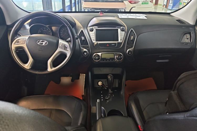 Used Hyundai ix35 2015 2.0L Automatic 2WD Smart Type China IV Center Console
