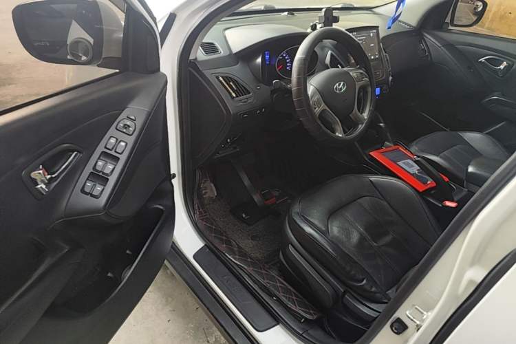 Used Hyundai ix35 2015 2.0L Automatic 2WD Smart Version China V Standard Driver Seat
