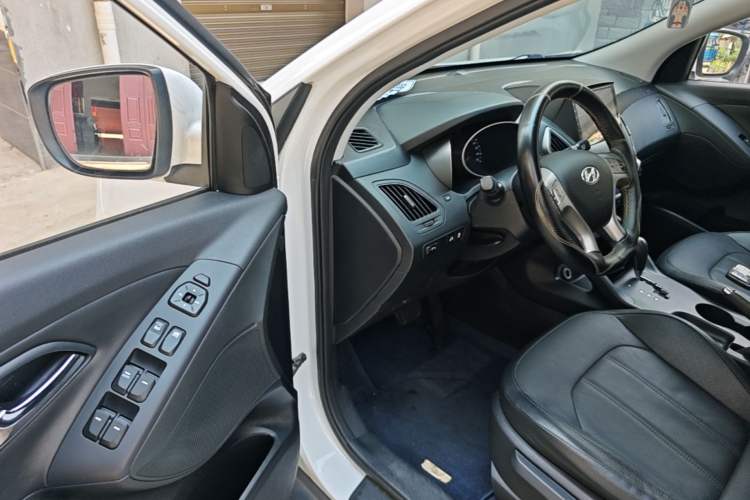 Used Hyundai ix35 2015 2.0L Automatic 2WD Smart Type China IV Driver Seat