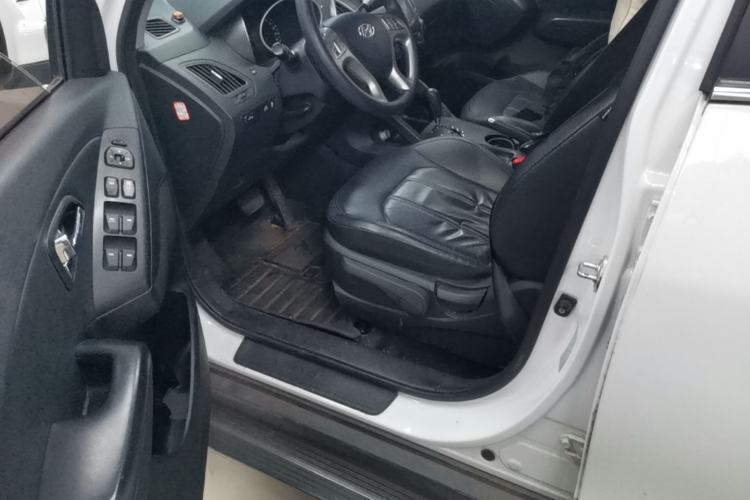 Used Hyundai ix35 2015 2.0L Automatic 2WD Smart Version China V Standard Driver Seat