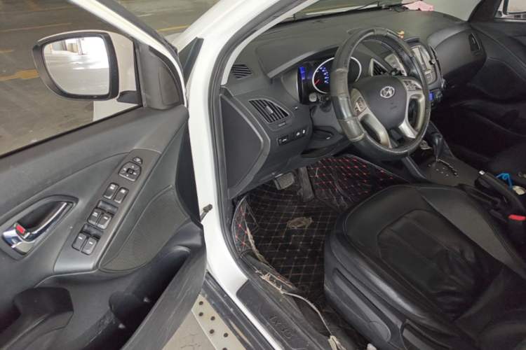 Used Hyundai ix35 2015 2.0L Automatic 2WD Smart Version China V Standard Driver Seat