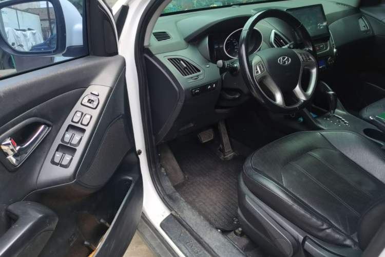 Used Hyundai ix35 2015 2.0L Automatic 2WD Smart Version China V Standard Driver Seat