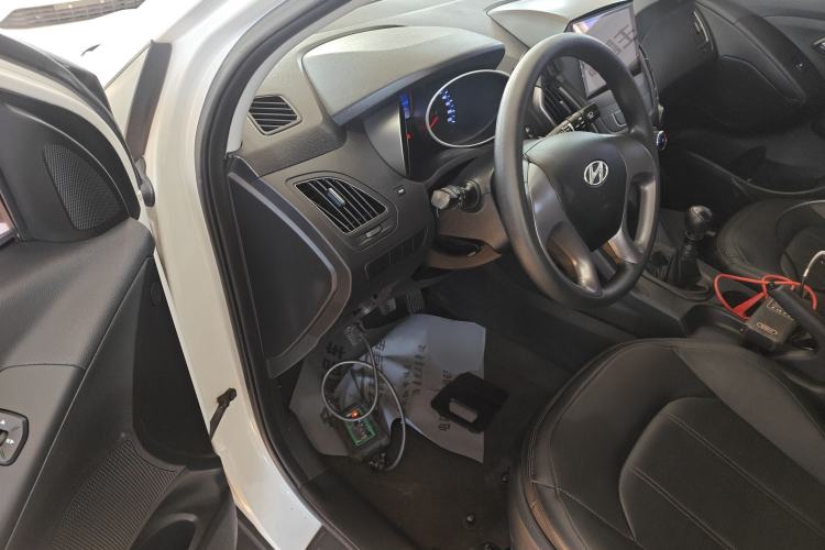 Used Hyundai ix35 2015 2.0L Manual Two-Wheel Drive Comfort Version China IV Standard Driver Seat