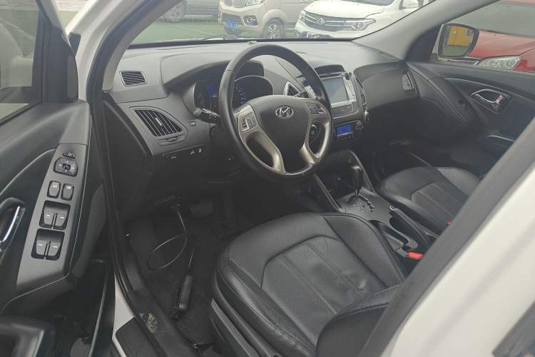 Used Hyundai ix35 2015 2.0L Automatic 2WD Smart Type China IV Driver Seat