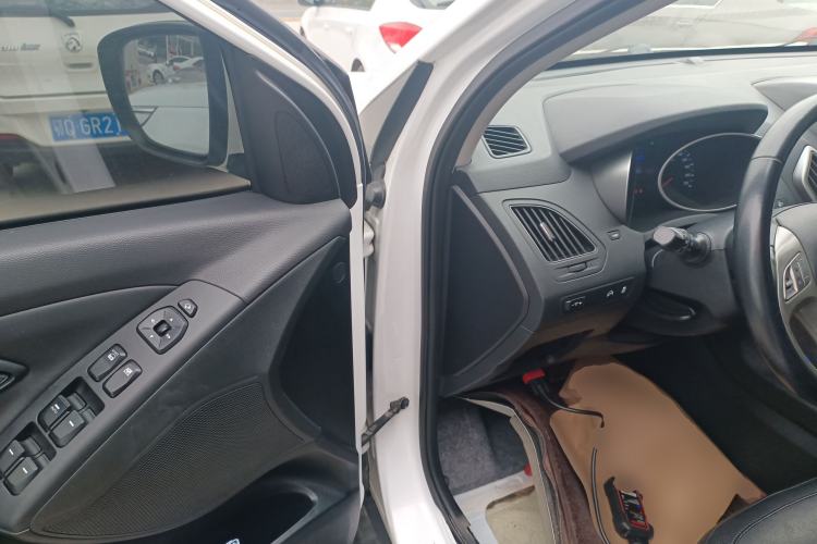 Used Hyundai ix35 2015 2.0L Automatic 2WD Smart Version China V Standard Driver Seat