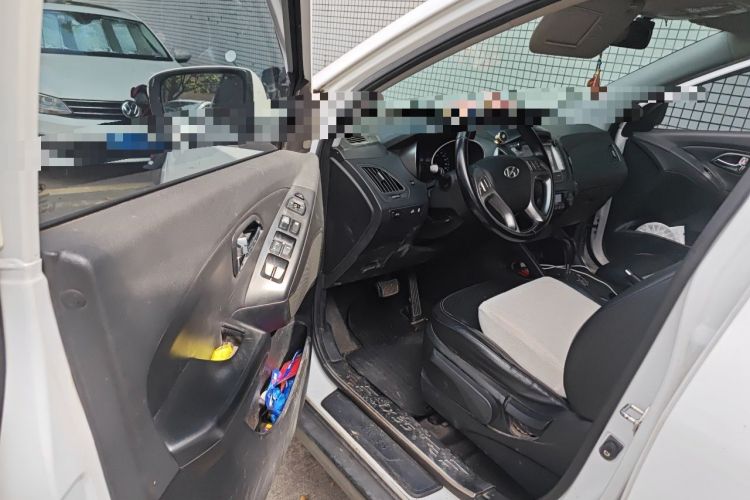 Used Hyundai ix35 2015 2.0L Automatic 2WD Smart Version China V Standard Driver Seat