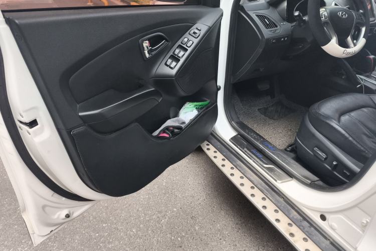 Used Hyundai ix35 2015 2.0L Automatic Two-Wheel Drive Leading Trim China IV Standard Driver Seat