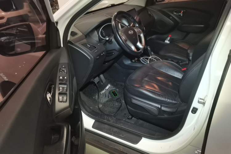 Used Hyundai ix35 2015 2.0L Automatic 2WD Smart Version China V Standard Driver Seat