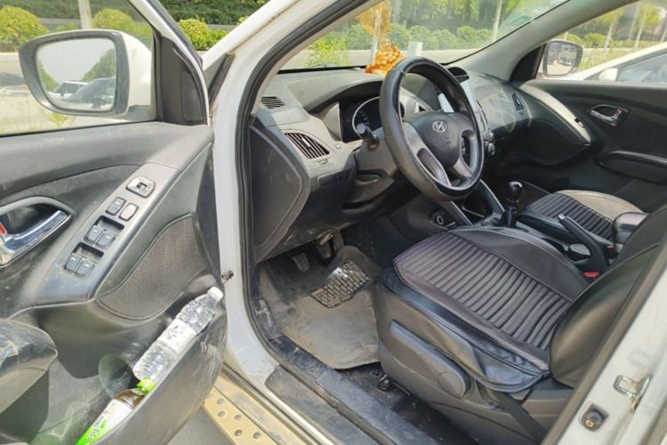Used Hyundai ix35 2015 2.0L Manual Two-Wheel Drive Comfort Version China IV Standard Driver Seat