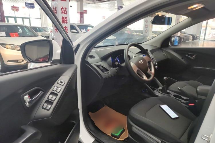 Used Hyundai ix35 2015 2.0L Manual Two-Wheel Drive Comfort Version China V Standard Driver Seat