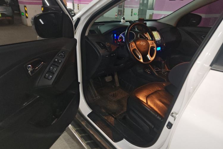 Used Hyundai ix35 2015 2.0L Automatic 2WD Smart Version China V Standard Driver Seat