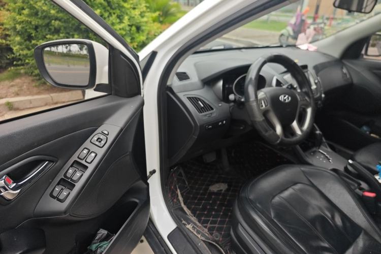 Used Hyundai ix35 2015 2.0L Automatic 2WD Smart Version China V Standard Driver Seat