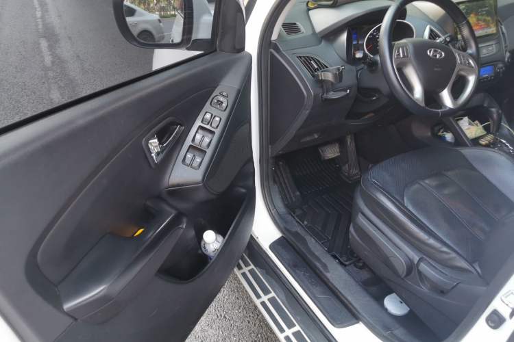 Used Hyundai ix35 2015 2.0L Automatic 2WD Smart Version China V Standard Driver Seat