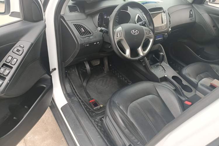 Used Hyundai ix35 2015 2.0L Automatic 2WD Smart Version China V Standard Driver Seat