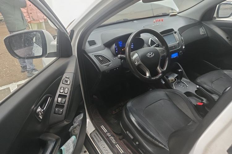Used Hyundai ix35 2015 2.0L Automatic 2WD Smart Version China V Standard Driver Seat