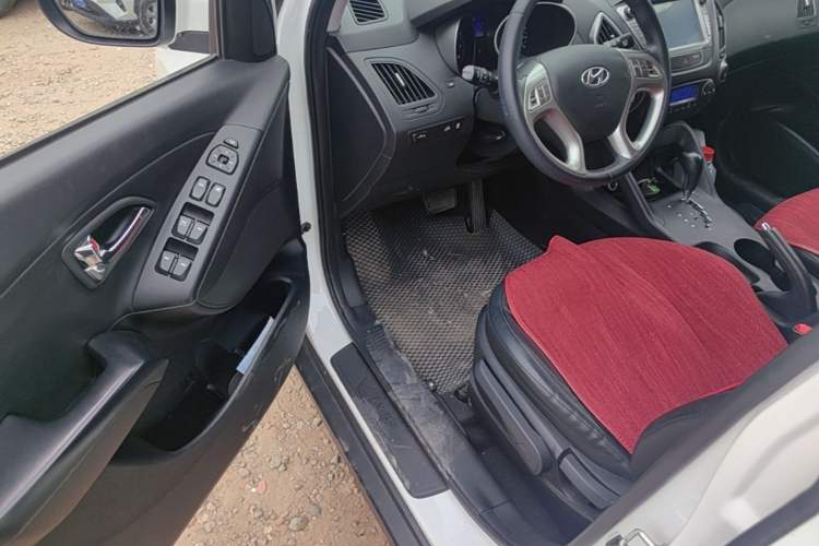 Used Hyundai ix35 2015 2.0L Automatic 2WD Smart Version China V Standard Driver Seat