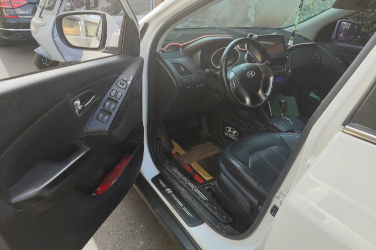 Used Hyundai ix35 2015 2.0L Automatic 2WD Smart Version China V Standard Driver Seat