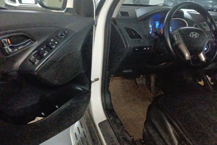 Used Hyundai ix35 2015 2.0L Automatic 2WD Smart Type China IV Driver Seat
