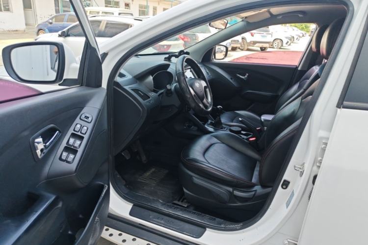Used Hyundai ix35 2015 2.0L Manual Two-Wheel Drive Comfort Version China V Standard Driver Seat