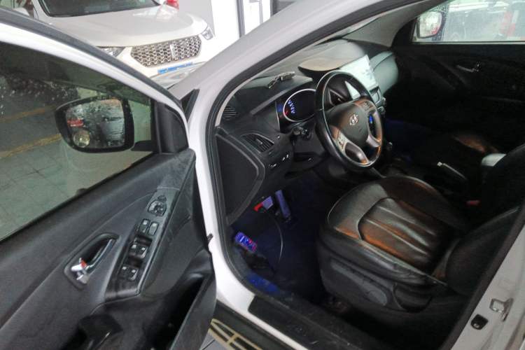 Used Hyundai ix35 2015 2.0L Automatic 2WD Smart Version China V Standard Driver Seat