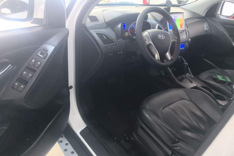 Used Hyundai ix35 2015 2.0L Automatic 2WD Smart Version China V Standard Driver Seat