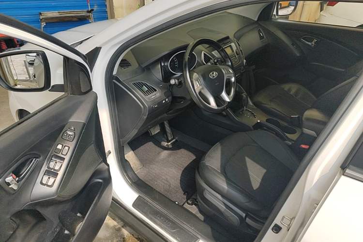 Used Hyundai ix35 2015 2.0L Automatic 2WD Smart Version China V Standard Driver Seat