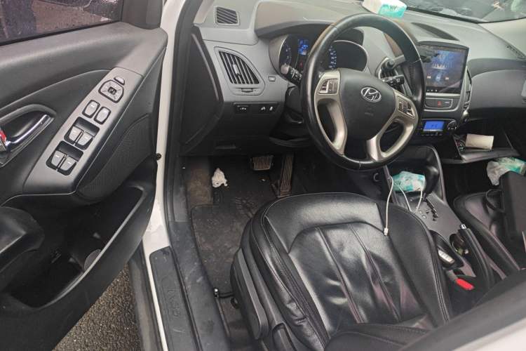 Used Hyundai ix35 2015 2.0L Automatic 2WD Smart Version China V Standard Driver Seat