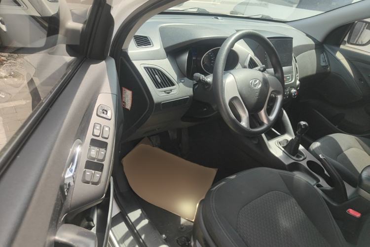 Used Hyundai ix35 2015 2.0L Manual Two-Wheel Drive Comfort Version China V Standard Driver Seat