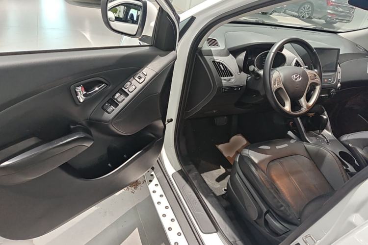 Used Hyundai ix35 2015 2.0L Automatic 2WD Smart Version China V Standard Driver Seat