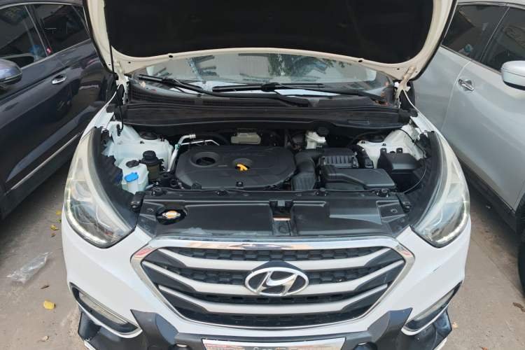 Used Hyundai ix35 2015 2.0L Automatic 2WD Smart Version China V Standard Engine Bay