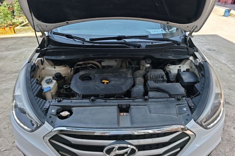 Used Hyundai ix35 2015 2.0L Automatic 2WD Smart Type China IV Engine Bay