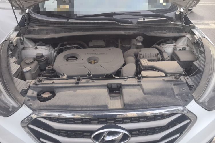 Used Hyundai ix35 2015 2.0L Automatic 2WD Smart Version China V Standard Engine Bay