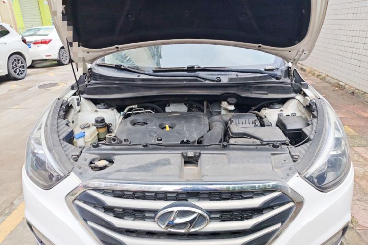 Used Hyundai ix35 2015 2.0L Automatic 2WD Smart Version China V Standard Engine Bay