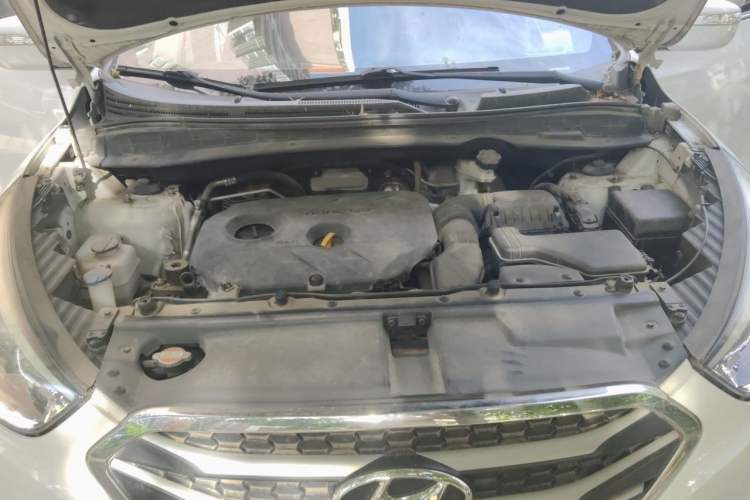 Used Hyundai ix35 2015 2.0L Automatic 2WD Smart Version China V Standard Engine Bay