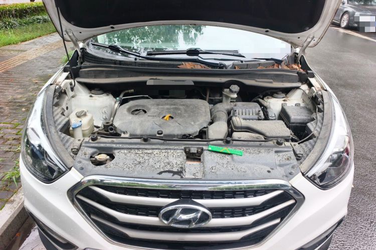Used Hyundai ix35 2015 2.0L Automatic 2WD Smart Version China V Standard Engine Bay
