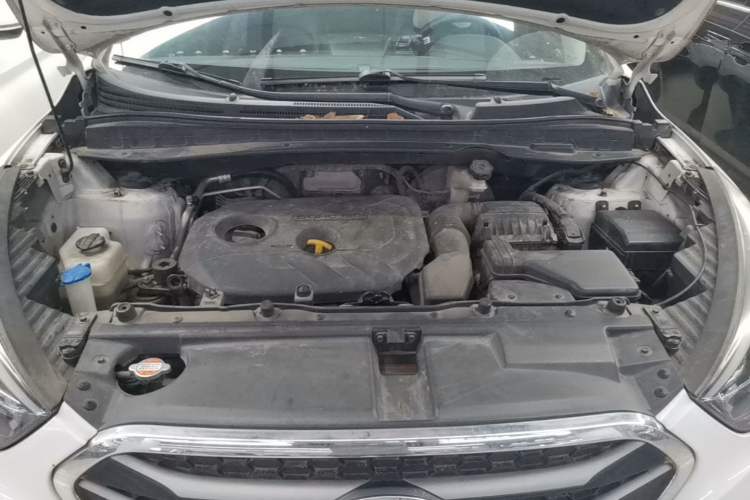 Used Hyundai ix35 2015 2.0L Automatic 2WD Smart Version China V Standard Engine Bay