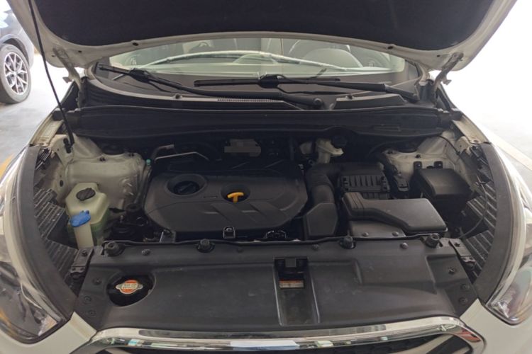 Used Hyundai ix35 2015 2.0L Automatic 2WD Smart Version China V Standard Engine Bay