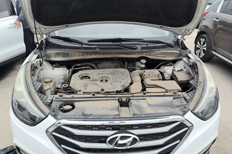 Used Hyundai ix35 2015 2.0L Automatic 2WD Smart Version China V Standard Engine Bay