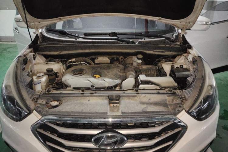 Used Hyundai ix35 2015 2.0L Automatic 2WD Smart Type China IV Engine Bay