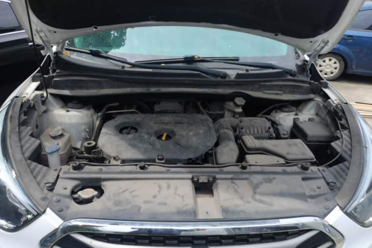 Used Hyundai ix35 2015 2.0L Automatic 2WD Smart Version China V Standard Engine Bay