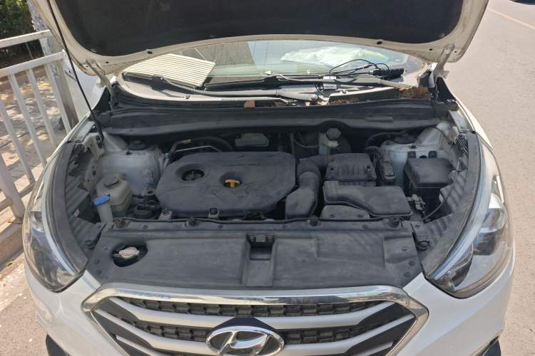 Used Hyundai ix35 2015 2.0L Automatic 2WD Smart Version China V Standard Engine Bay