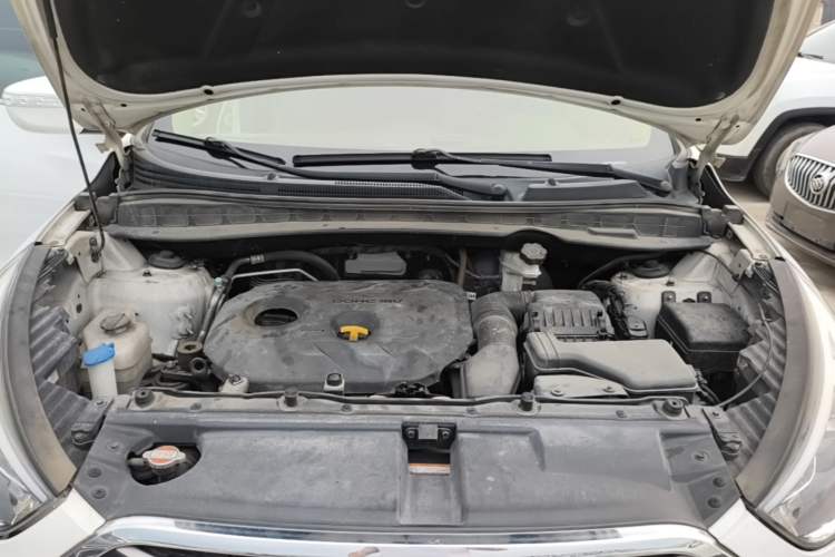 Used Hyundai ix35 2015 2.0L Automatic 2WD Smart Version China V Standard Engine Bay