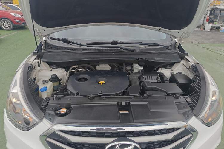 Used Hyundai ix35 2015 2.0L Automatic 2WD Smart Type China IV Engine Bay
