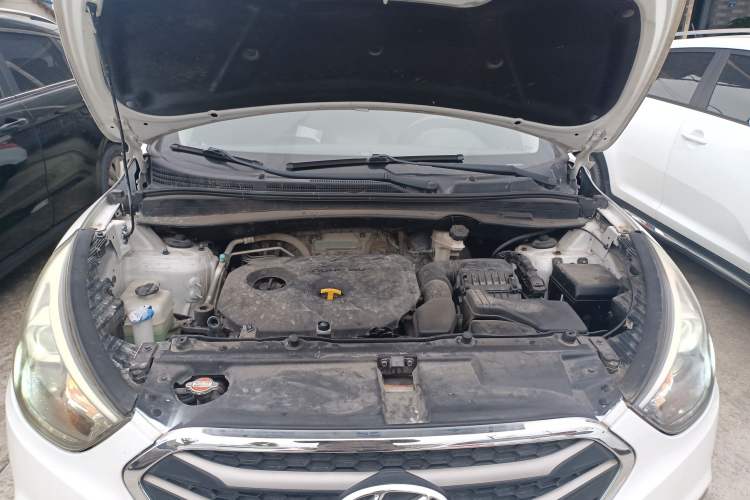 Used Hyundai ix35 2015 2.0L Automatic 2WD Smart Version China V Standard Engine Bay