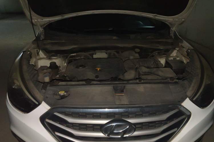 Used Hyundai ix35 2015 2.0L Automatic 2WD Smart Type China IV Engine Bay